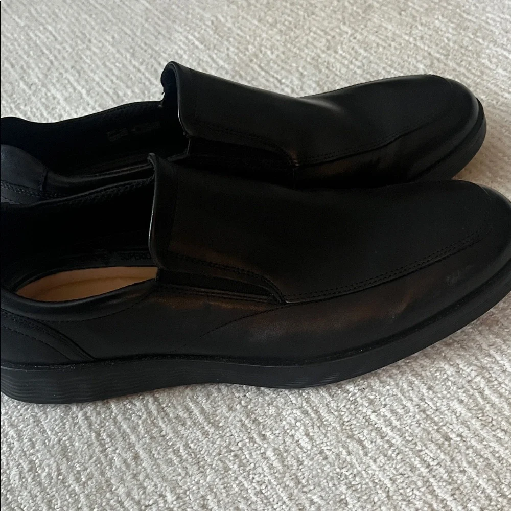 ECCO Men's Classic Black Slip-On Loafers - Picture 9 of 10